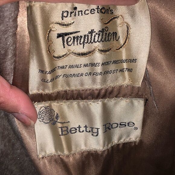 Betty Rose Tempptarion coat - Picture 2 of 5